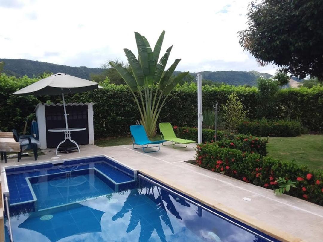 C&H Casa Campestre El Oasis Ricaurte Girardot Bed & Breakfast Bagian luar foto