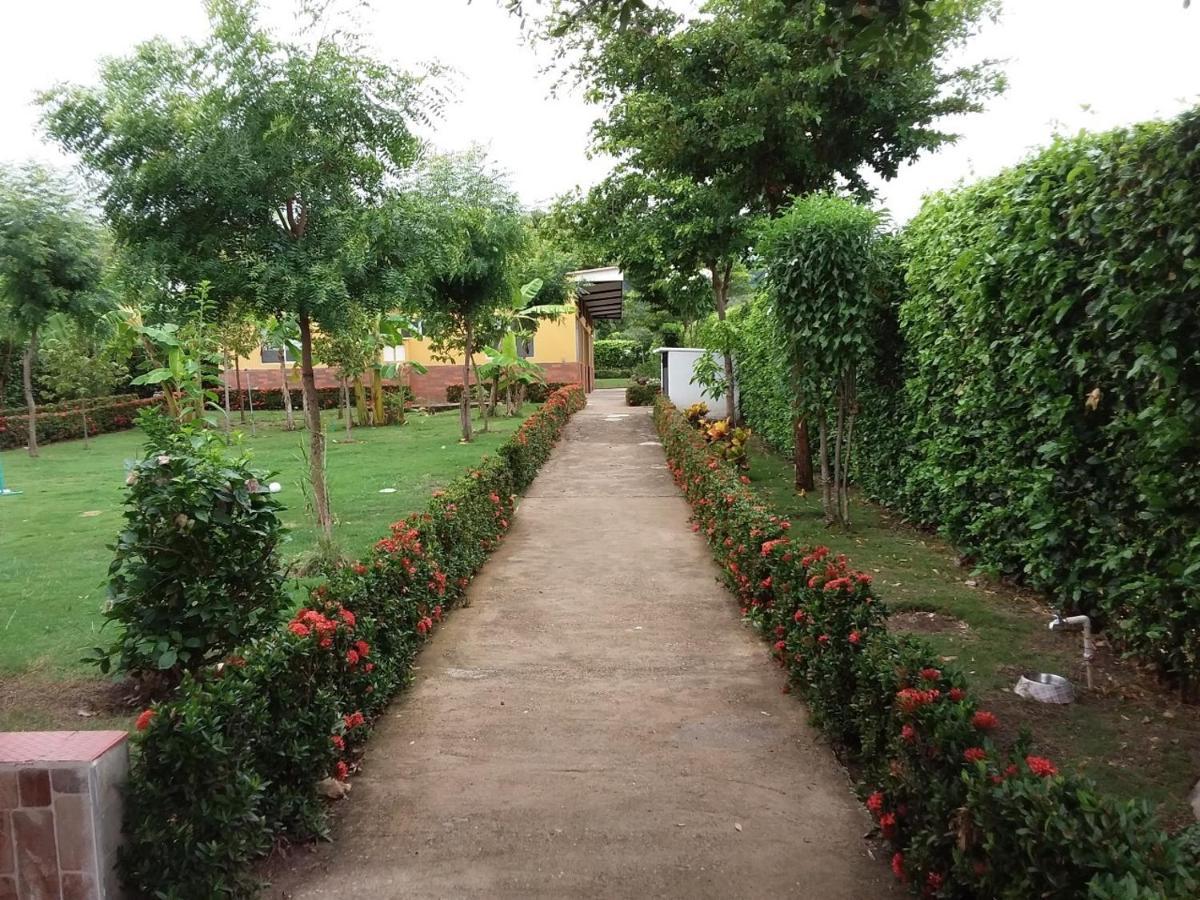 C&H Casa Campestre El Oasis Ricaurte Girardot Bed & Breakfast Bagian luar foto