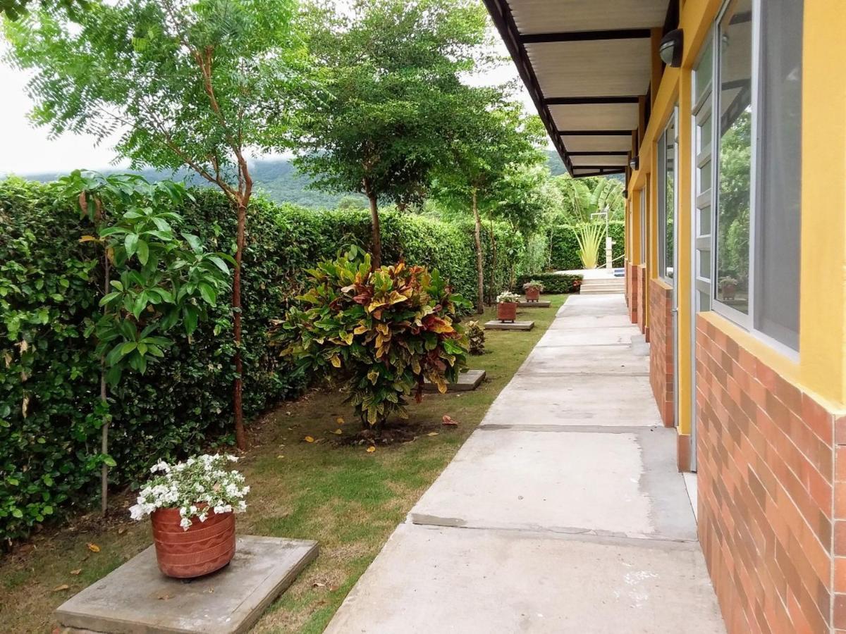 C&H Casa Campestre El Oasis Ricaurte Girardot Bed & Breakfast Bagian luar foto