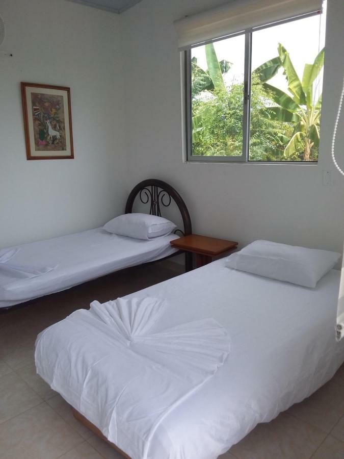 C&H Casa Campestre El Oasis Ricaurte Girardot Bed & Breakfast Bagian luar foto